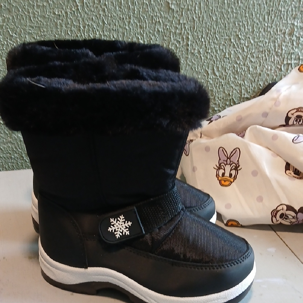 ZeroXposur Kids Black and White Boots